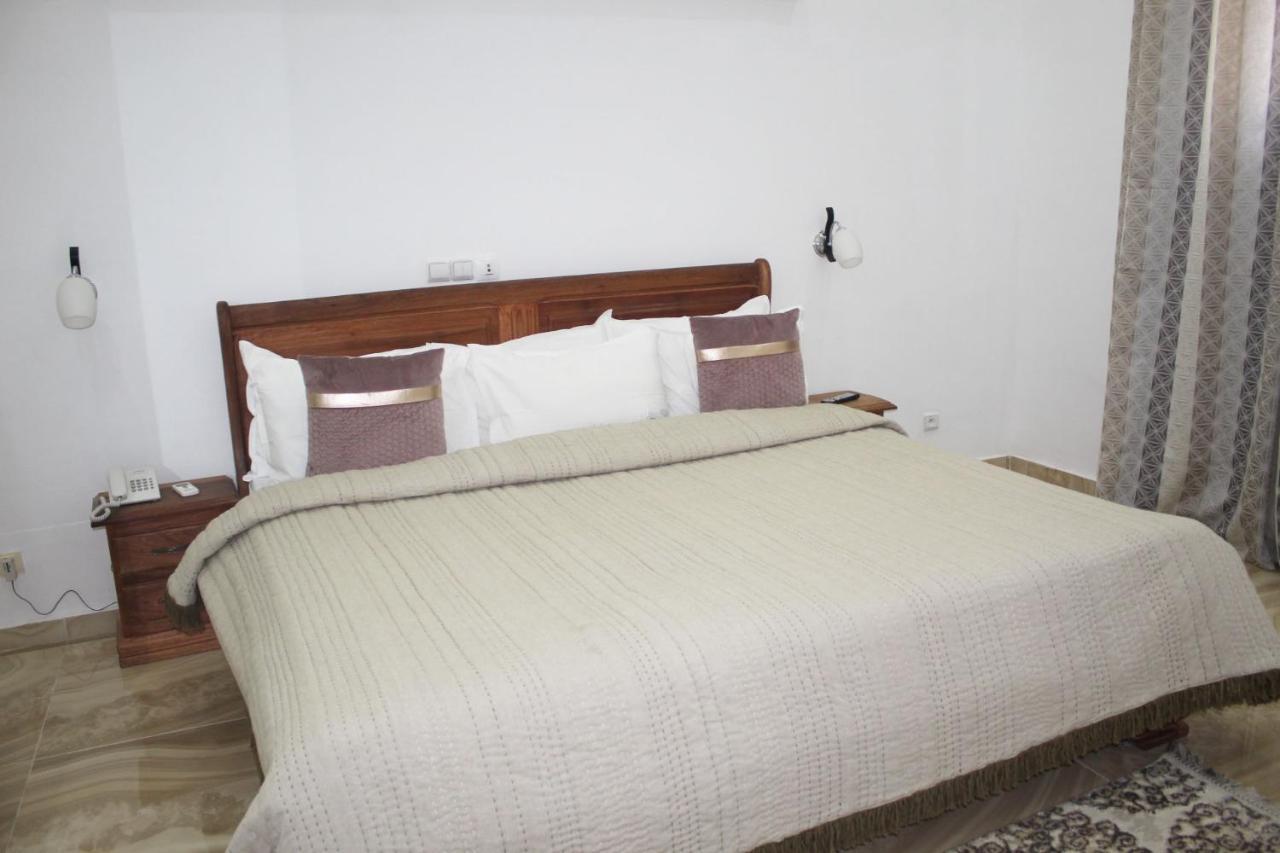Complexe Hotelier Olympe Korhogo Exterior photo